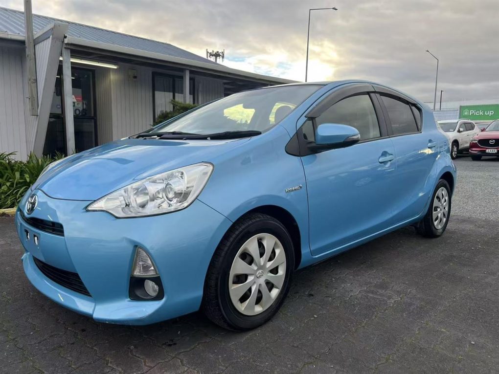2013 Toyota Aqua G