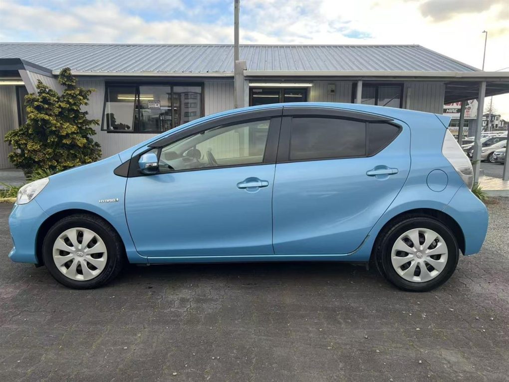 2013 Toyota Aqua G
