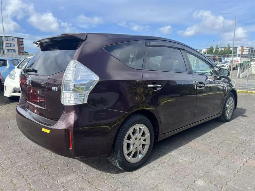 2014 Toyota Prius Alpha