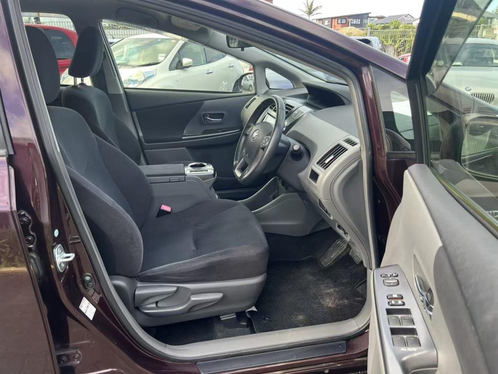 2014 Toyota Prius Alpha