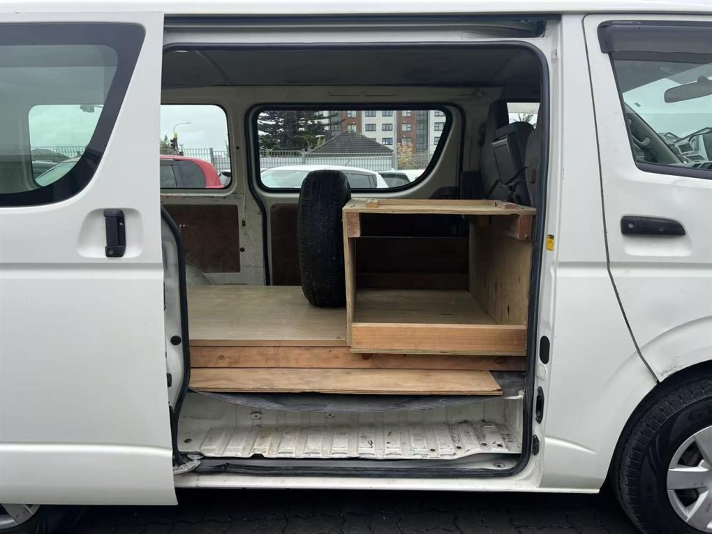 2009 Toyota Hiace