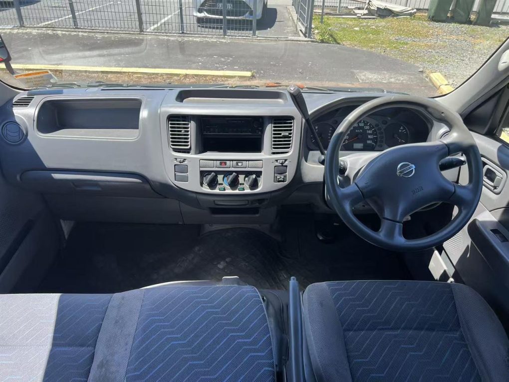 2005 Nissan caravan
