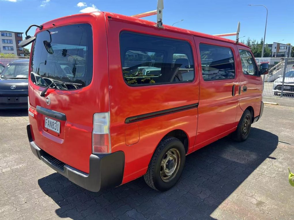 2005 Nissan caravan