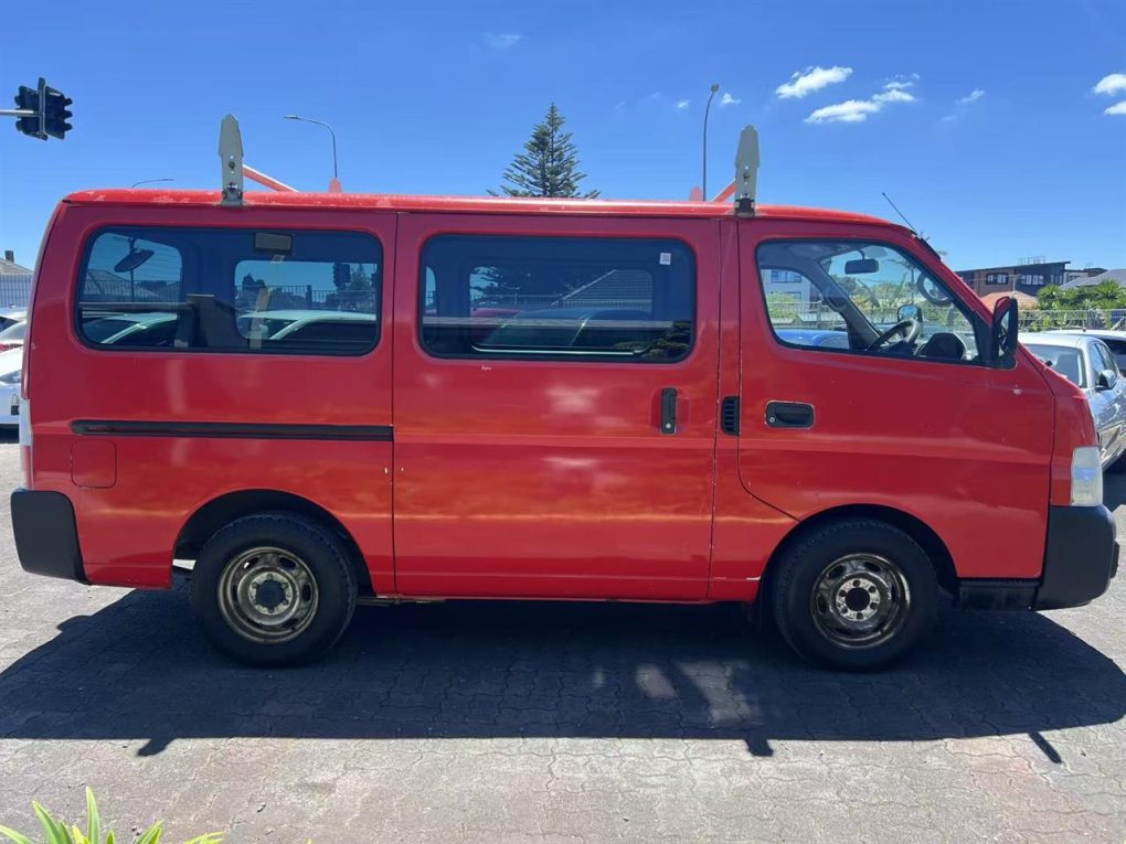 2005 Nissan caravan