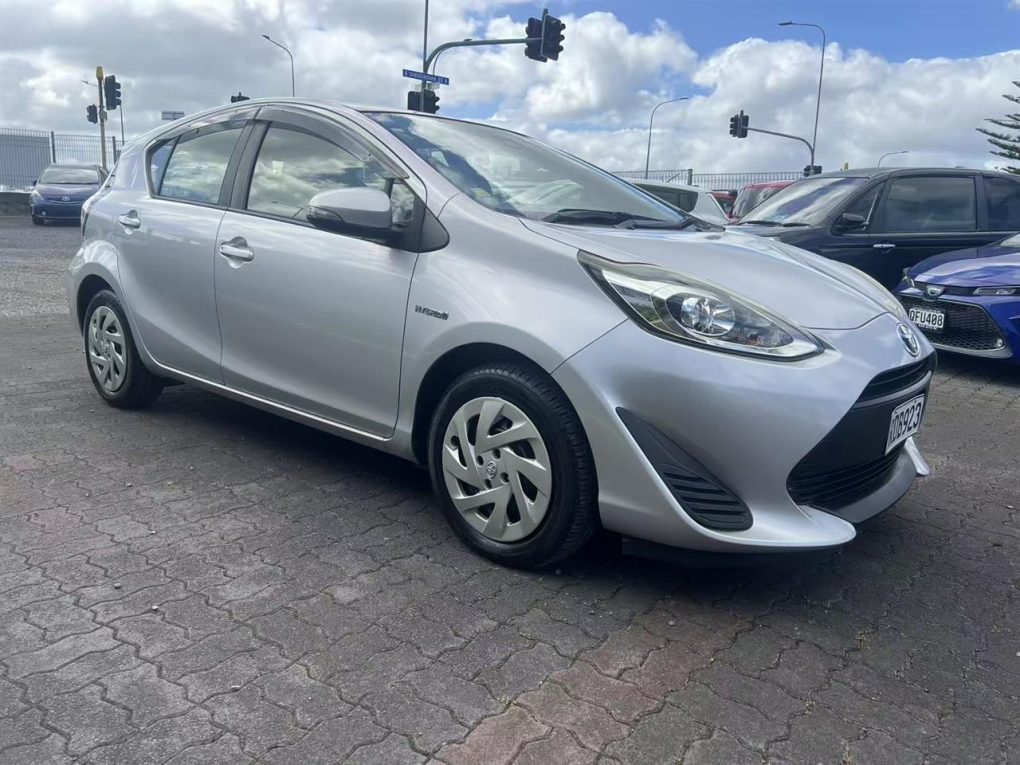 2017 Toyota Aqua L Model Hybird