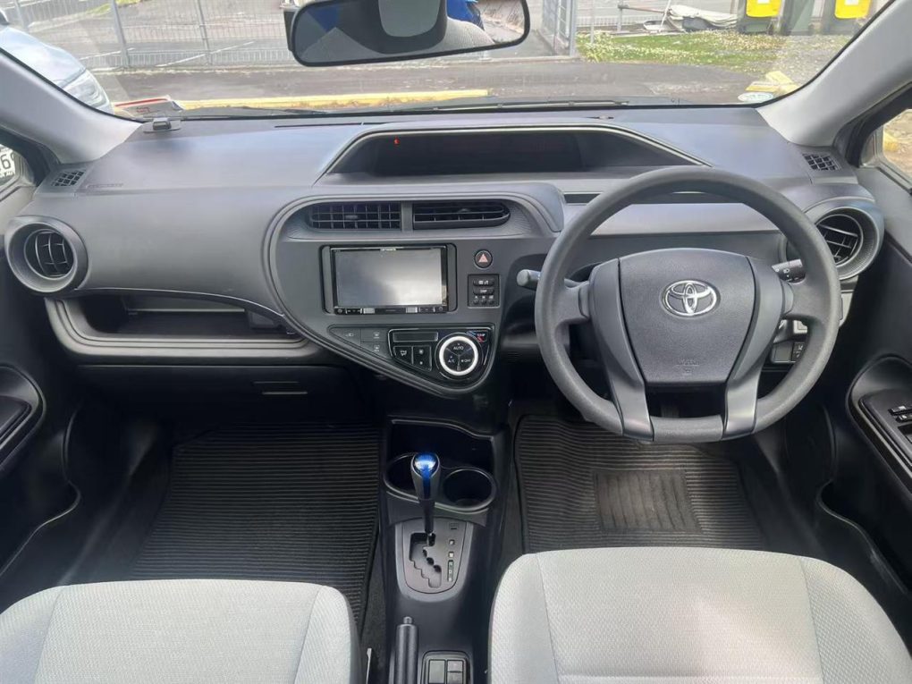 2017 Toyota Aqua L Model Hybird