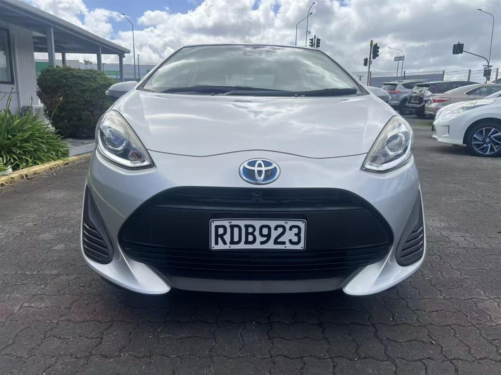 2017 Toyota Aqua L Model Hybird