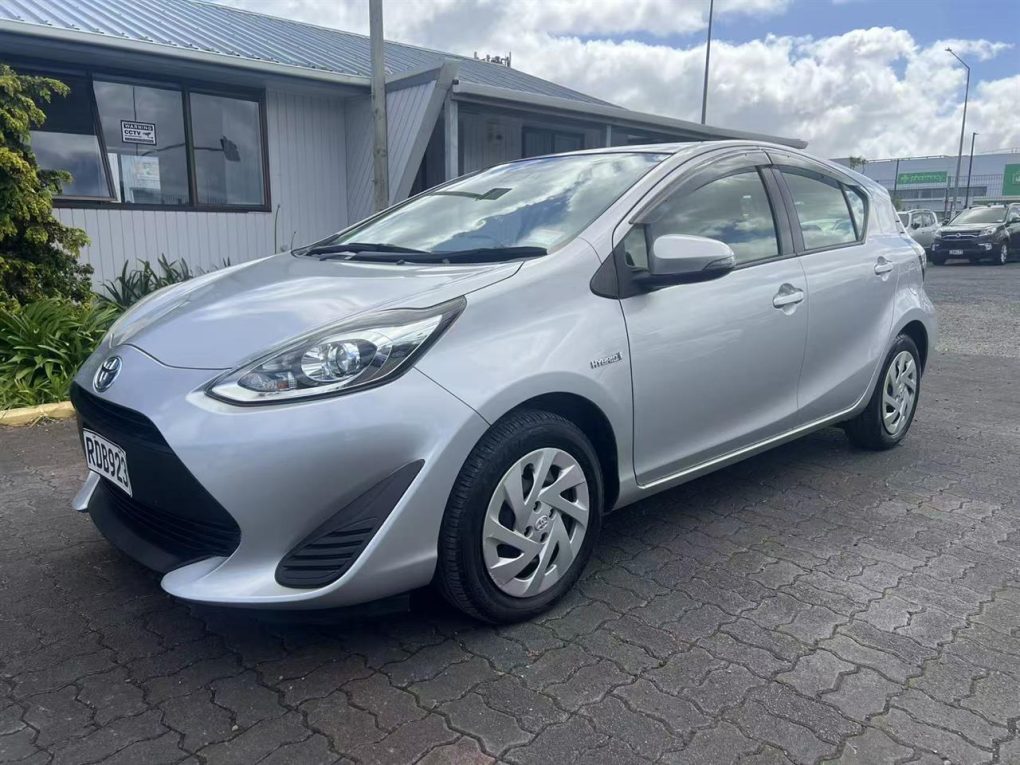 2017 Toyota Aqua L Model Hybird