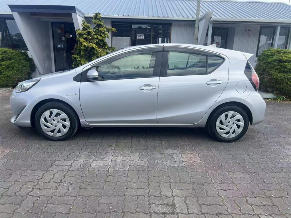 2017 Toyota Aqua L Model Hybird