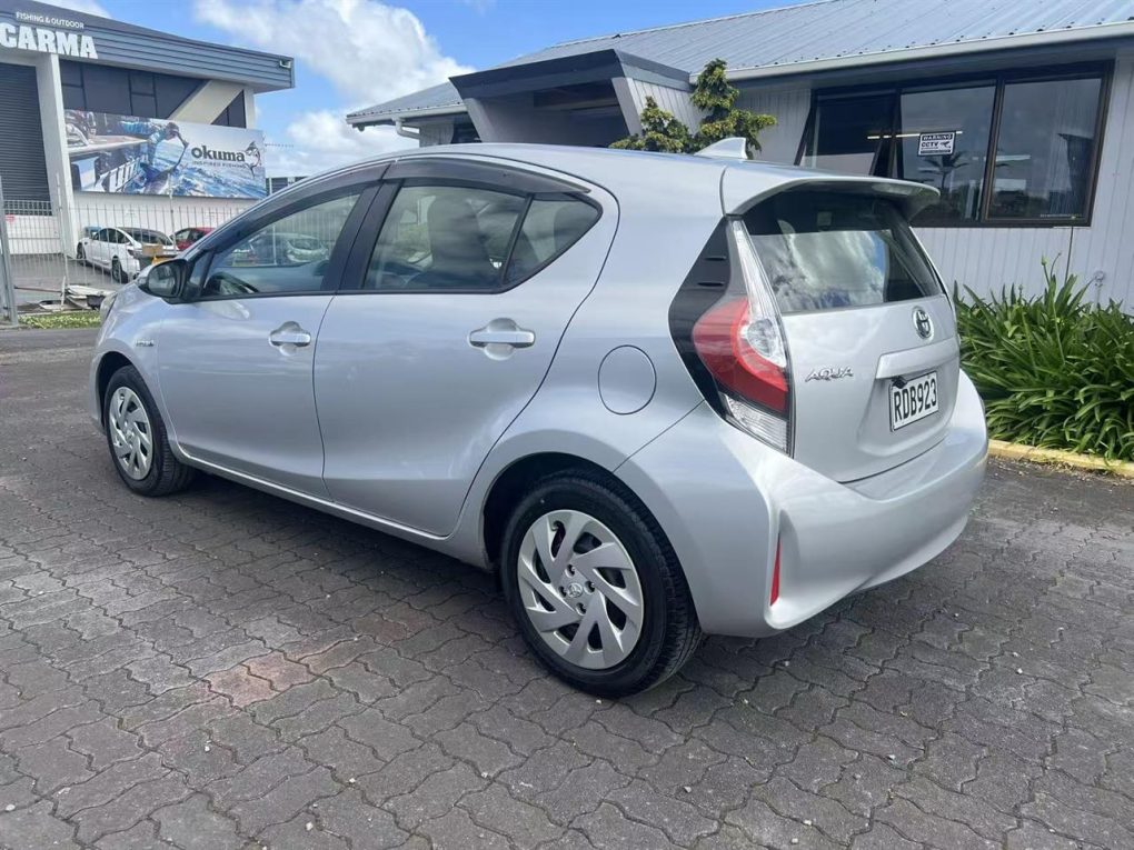 2017 Toyota Aqua L Model Hybird