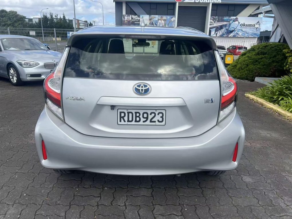 2017 Toyota Aqua L Model Hybird