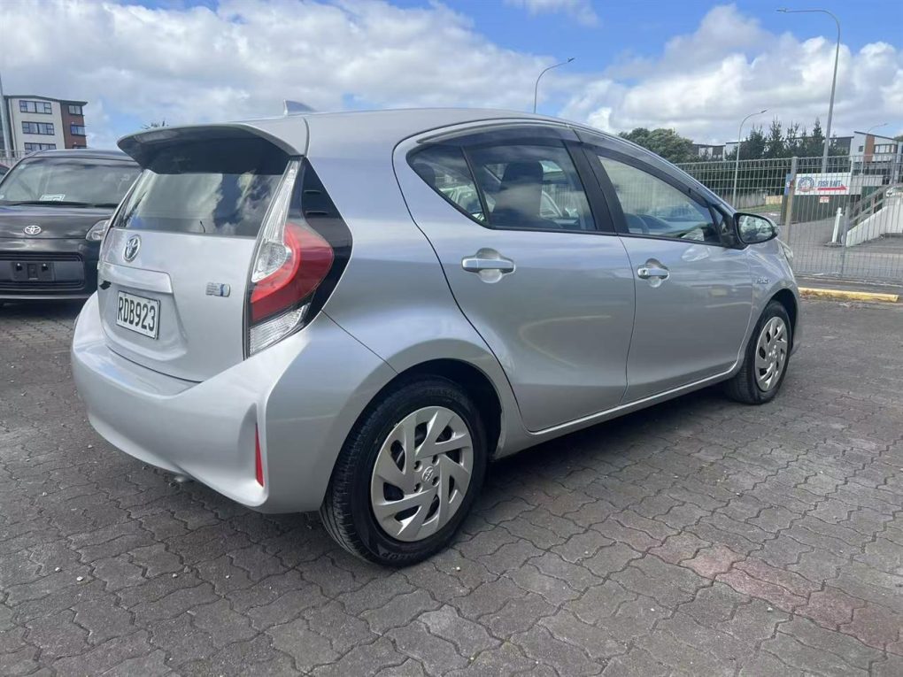 2017 Toyota Aqua L Model Hybird