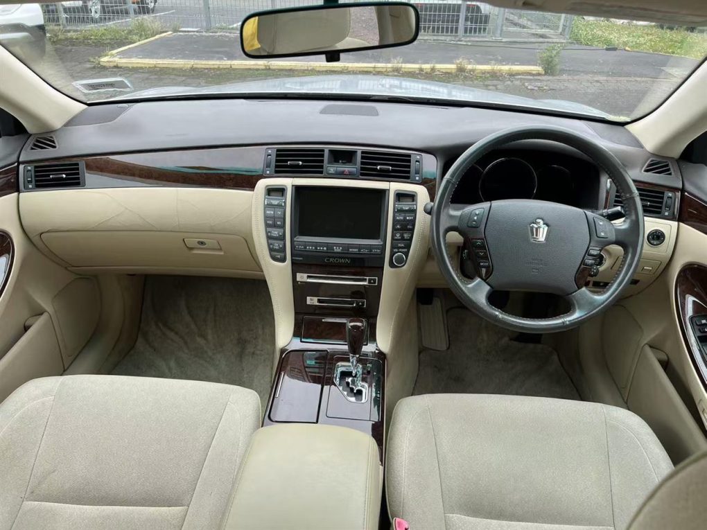 2007 Toyota Crown Royal Saloon