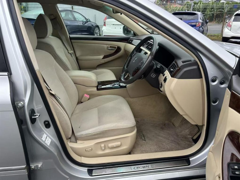2007 Toyota Crown Royal Saloon