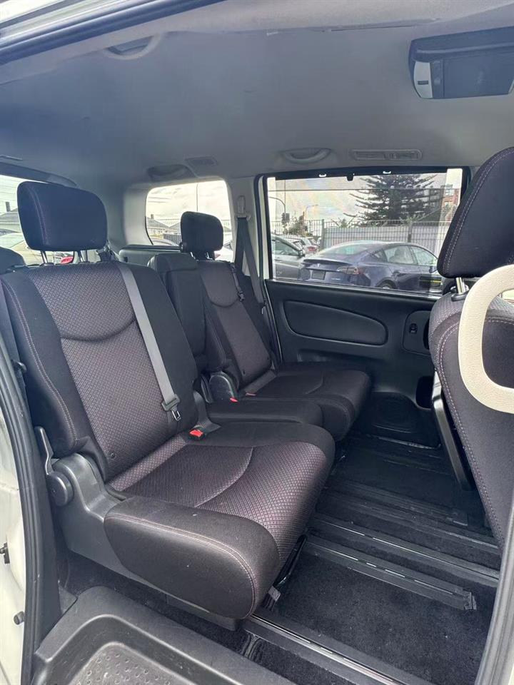 2013 Nissan Serena Highway Star S Hybrid