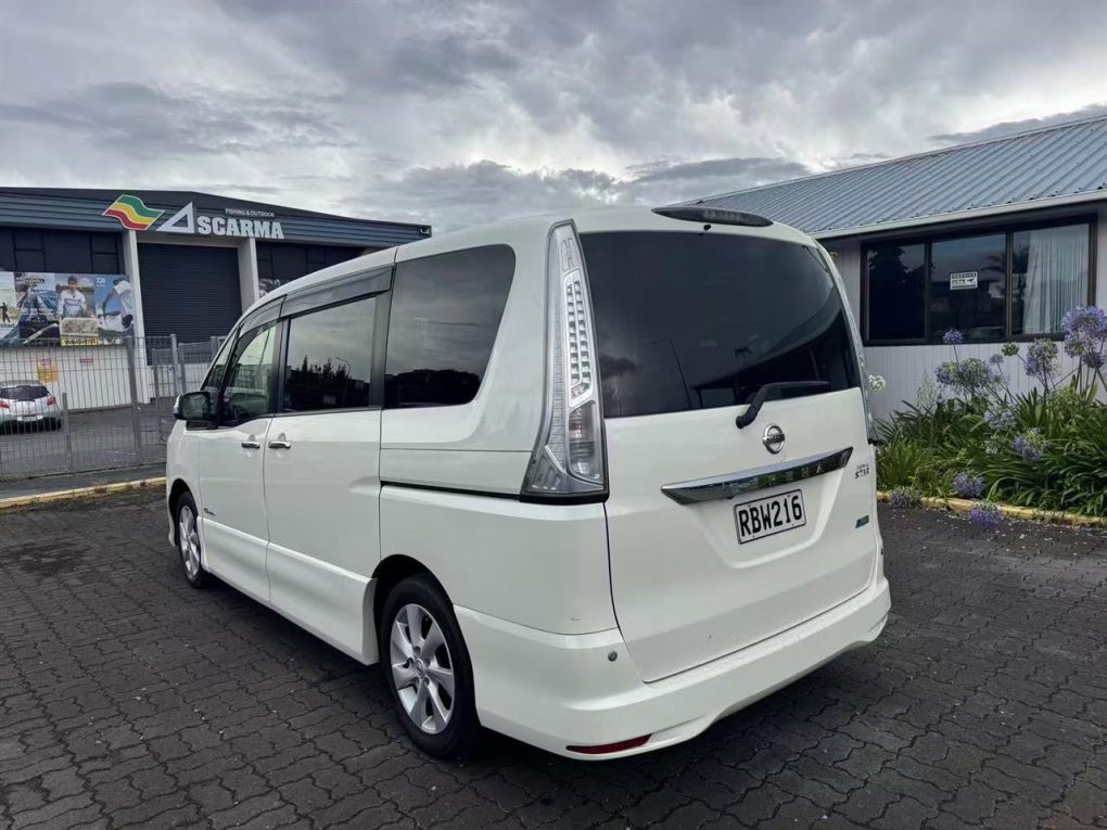 2013 Nissan Serena Highway Star S Hybrid