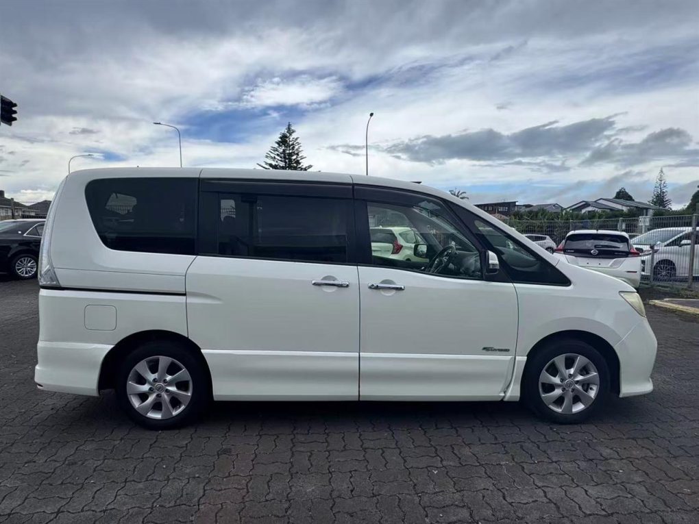 2013 Nissan Serena Highway Star S Hybrid