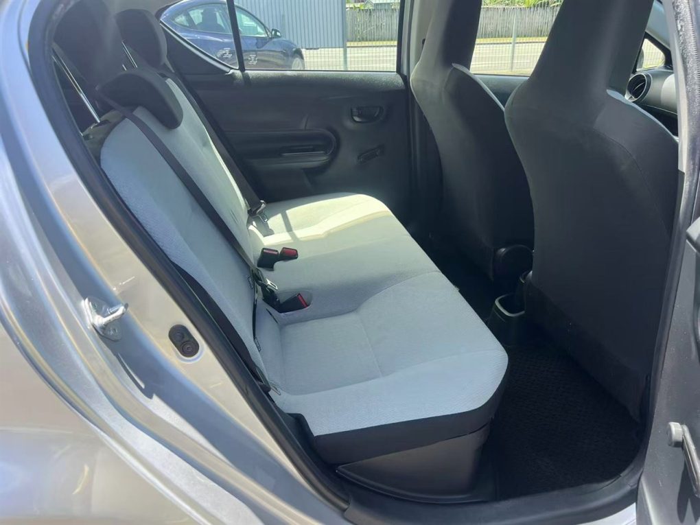 2017 Toyota Aqua L Model Hybird, facelift