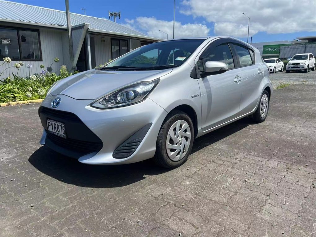 2017 Toyota Aqua L Model Hybird, facelift