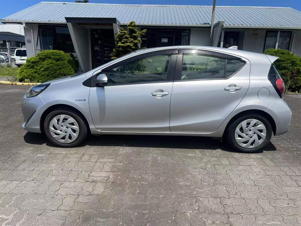 2017 Toyota Aqua L Model Hybird, facelift