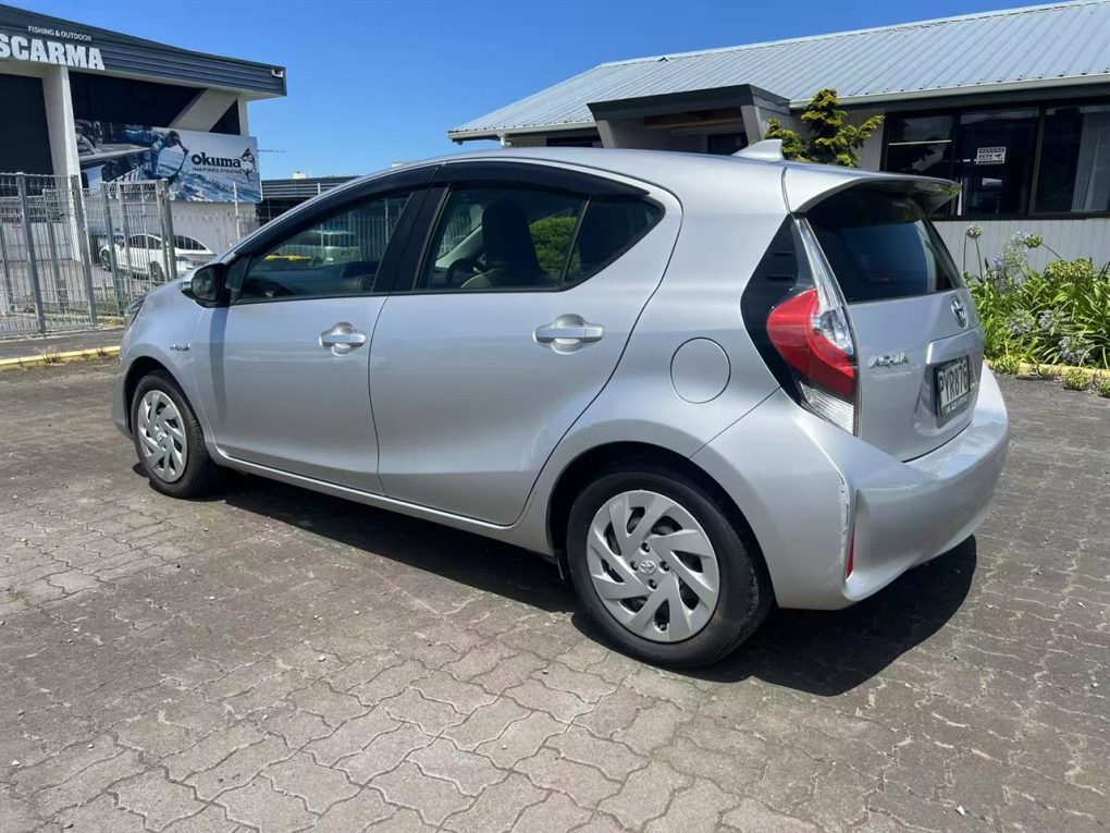 2017 Toyota Aqua L Model Hybird, facelift