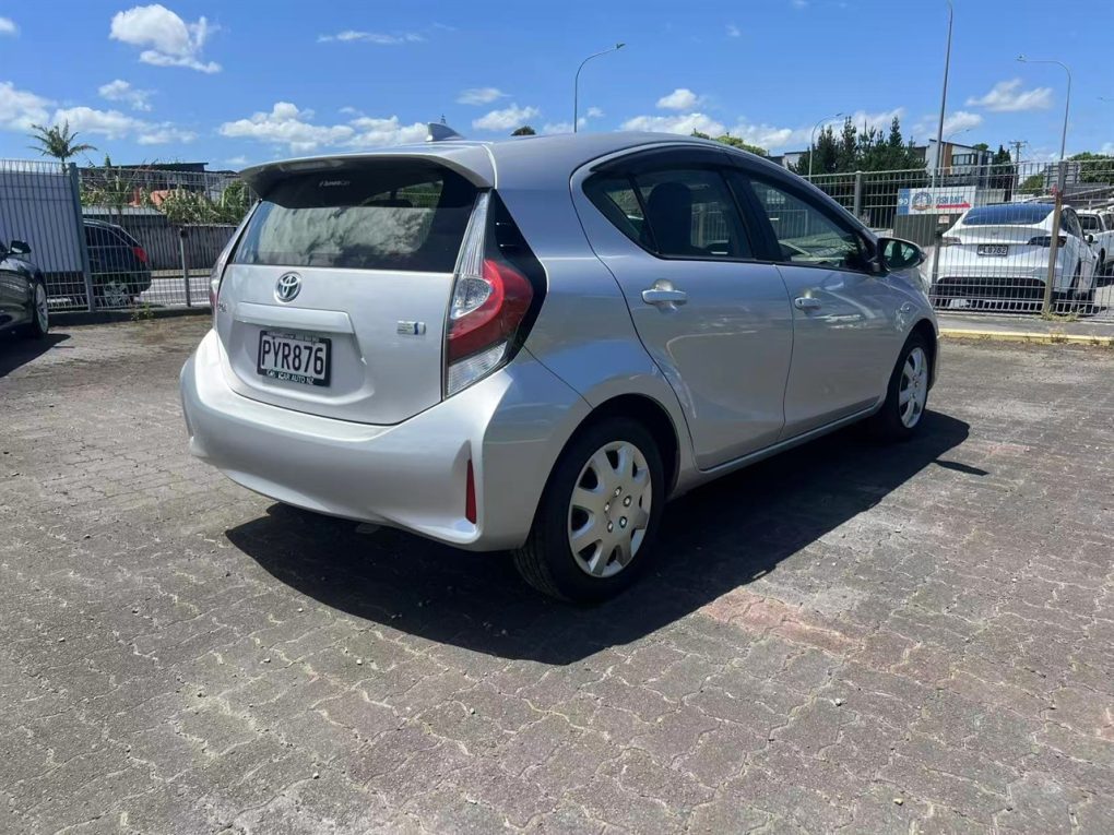 2017 Toyota Aqua L Model Hybird, facelift