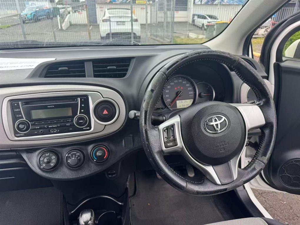 2013 Toyota Yaris 1.5P 5DR Atuo Hatchback