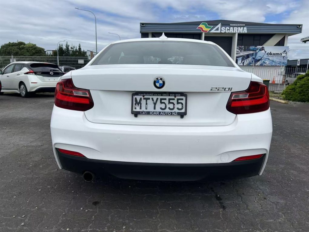 2015 BMW 220i