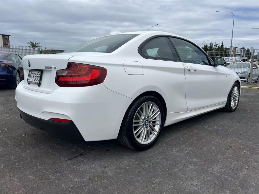 2015 BMW 220i