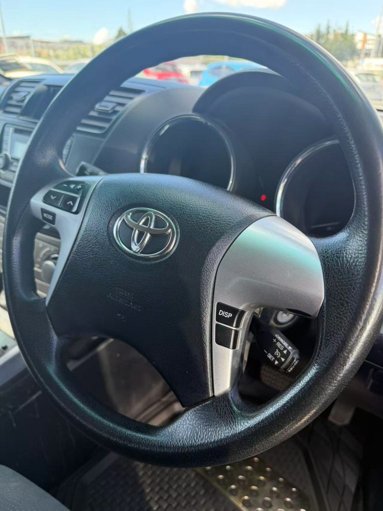 2011 TOYOTA HIGHLANDER