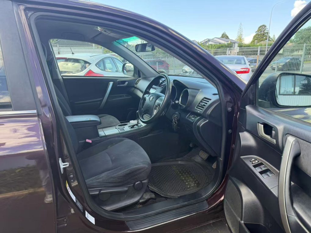 2011 TOYOTA HIGHLANDER