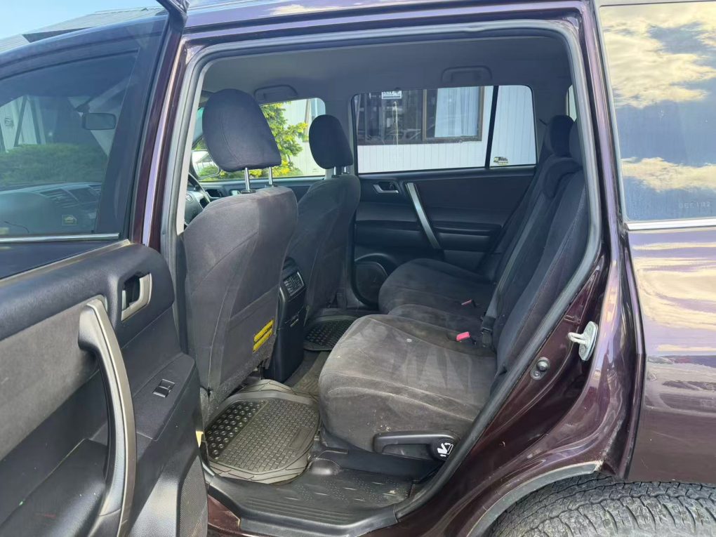 2011 TOYOTA HIGHLANDER