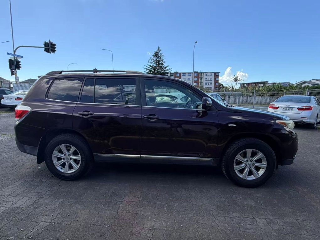 2011 TOYOTA HIGHLANDER