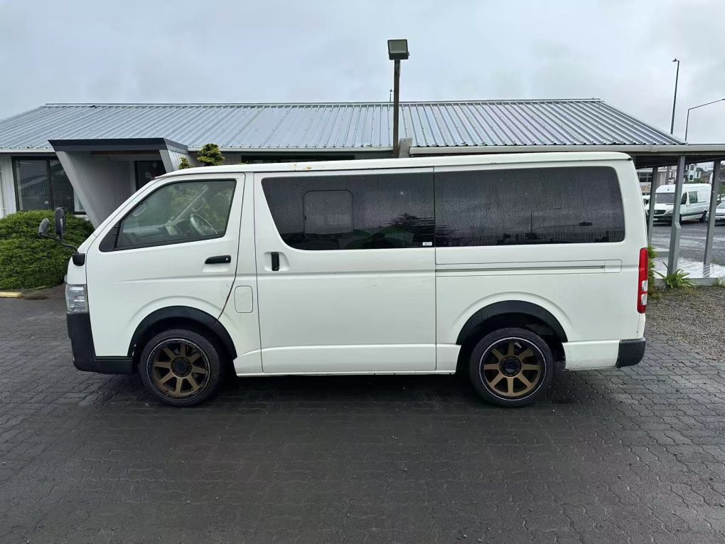 2016 TOYOTA HIACE