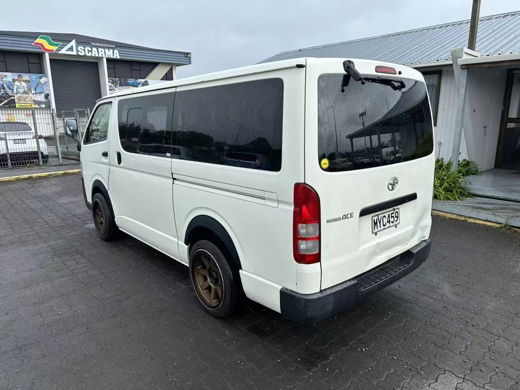 2016 TOYOTA HIACE