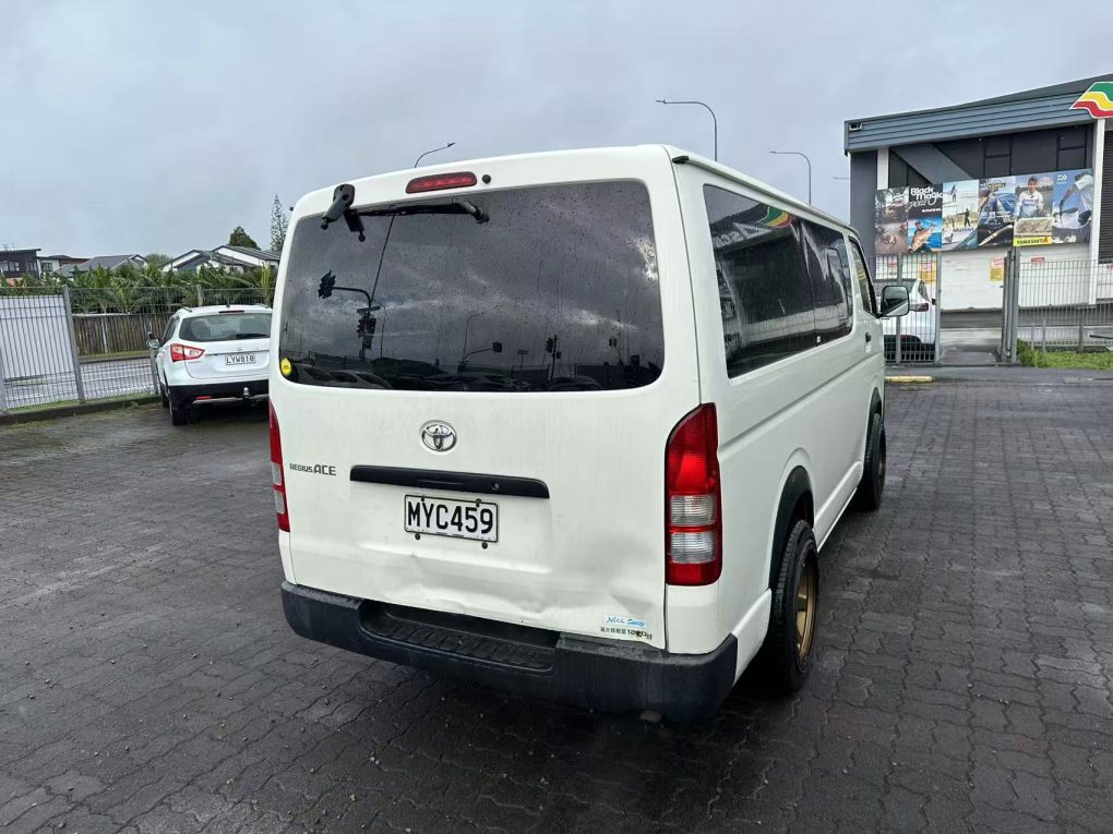 2016 TOYOTA HIACE