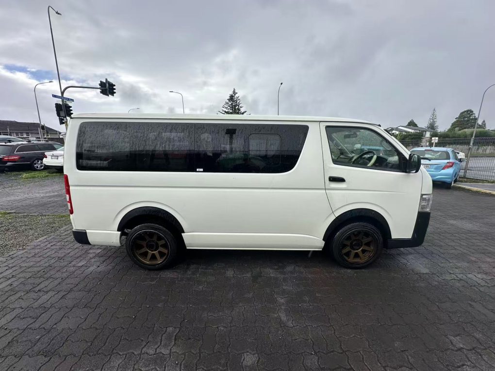 2016 TOYOTA HIACE