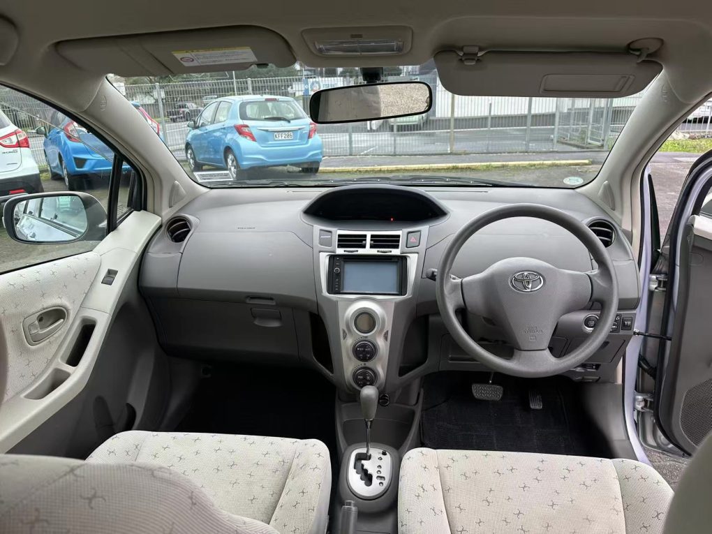 2010 TOYOTA VITZ