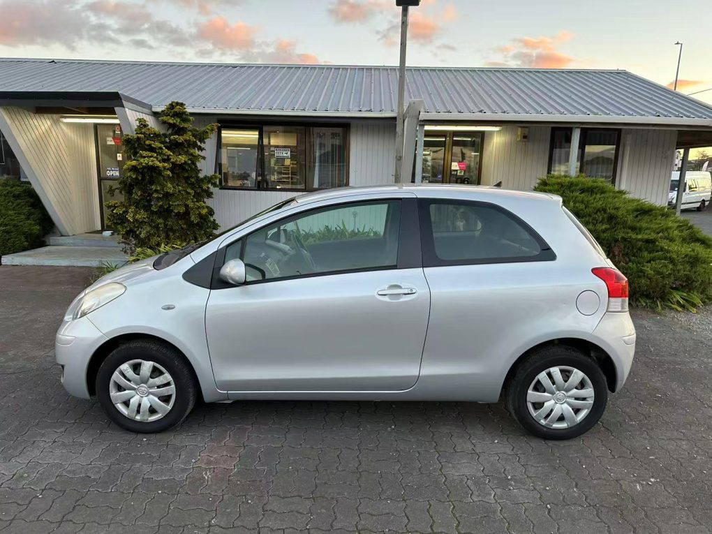 2010 TOYOTA YARIS
