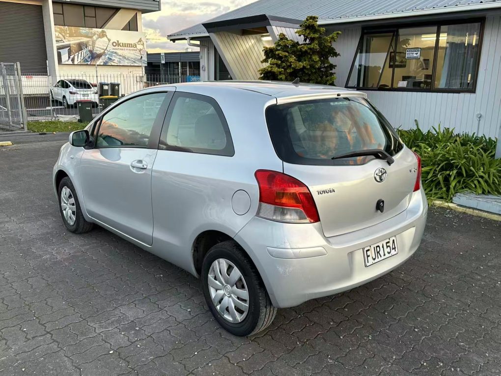 2010 TOYOTA YARIS