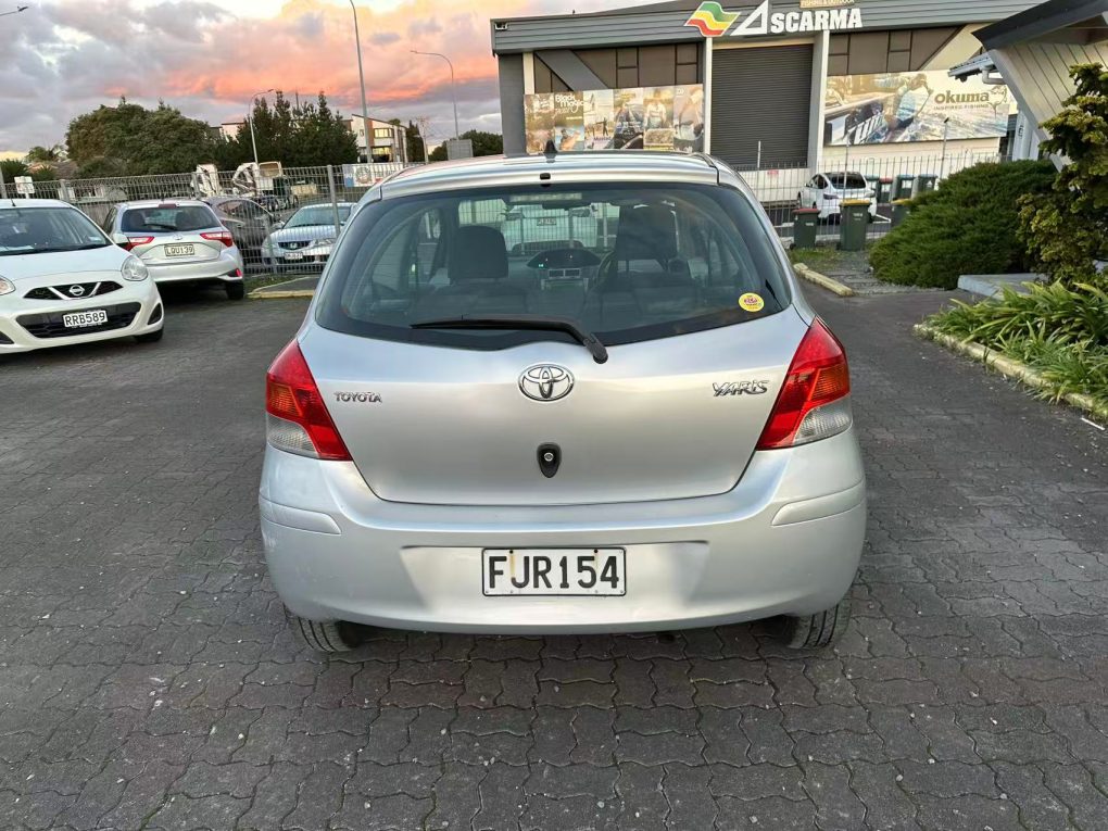 2010 TOYOTA YARIS