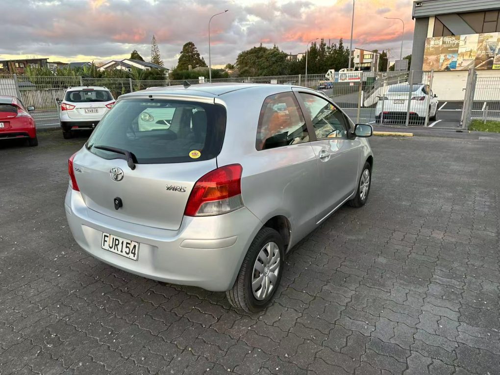 2010 TOYOTA YARIS