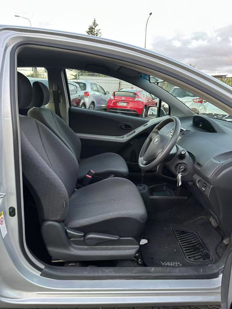 2010 TOYOTA YARIS