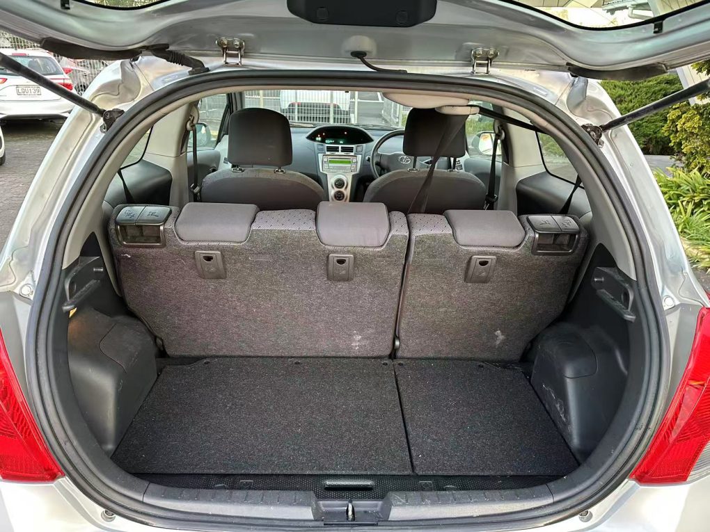 2010 TOYOTA YARIS