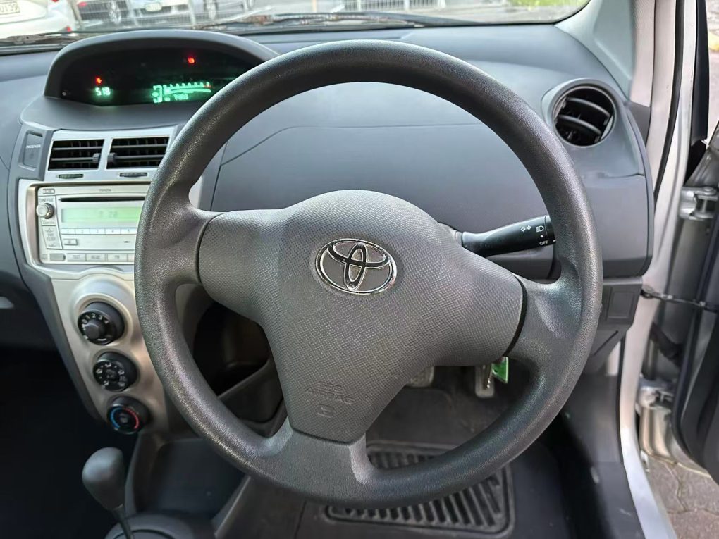 2010 TOYOTA YARIS