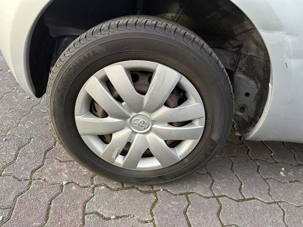2010 TOYOTA YARIS