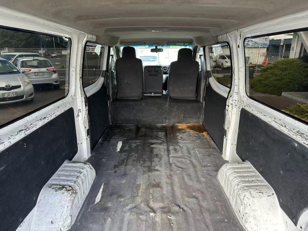 2013 NISSAN NV350