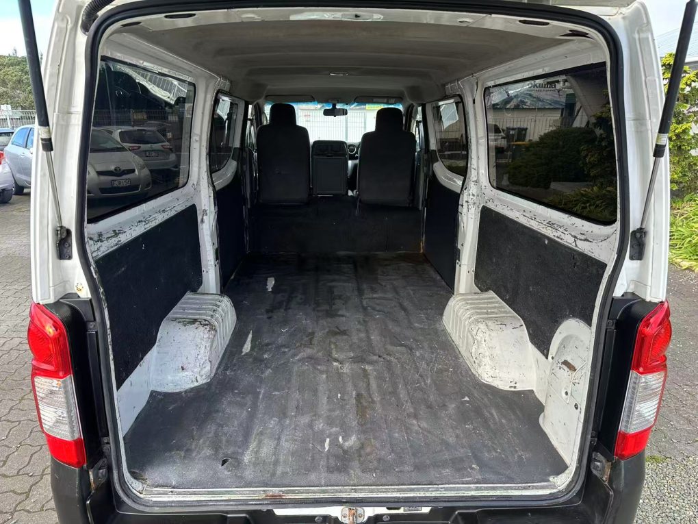 2013 NISSAN NV350