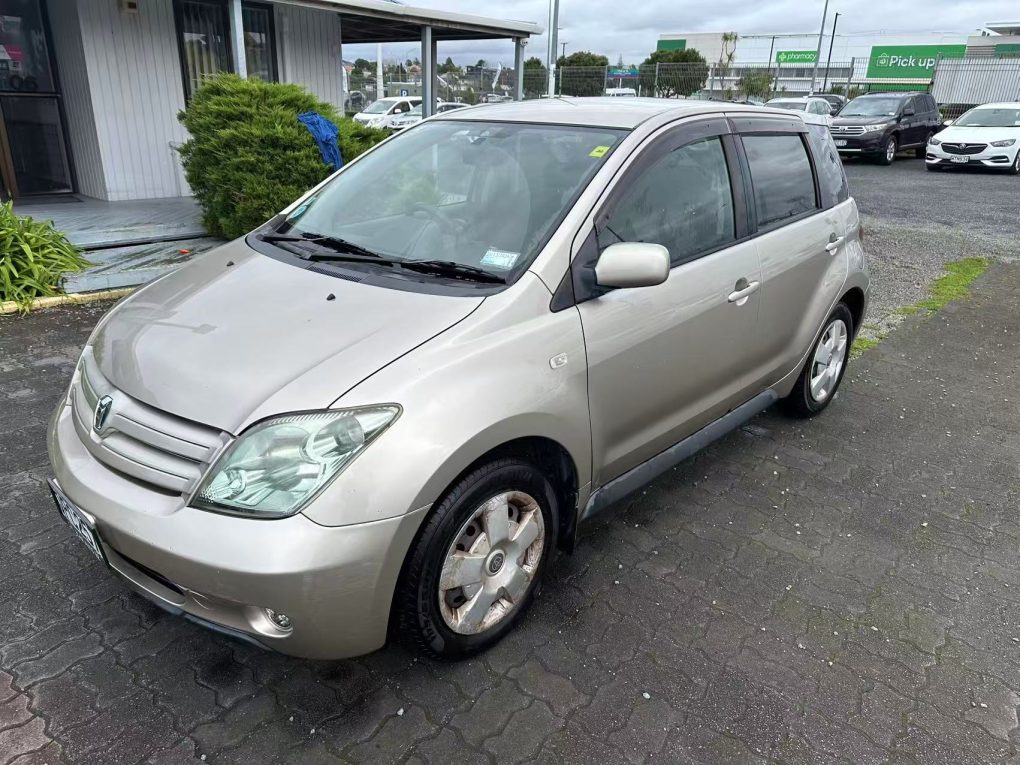 2003 TOYOTA IST