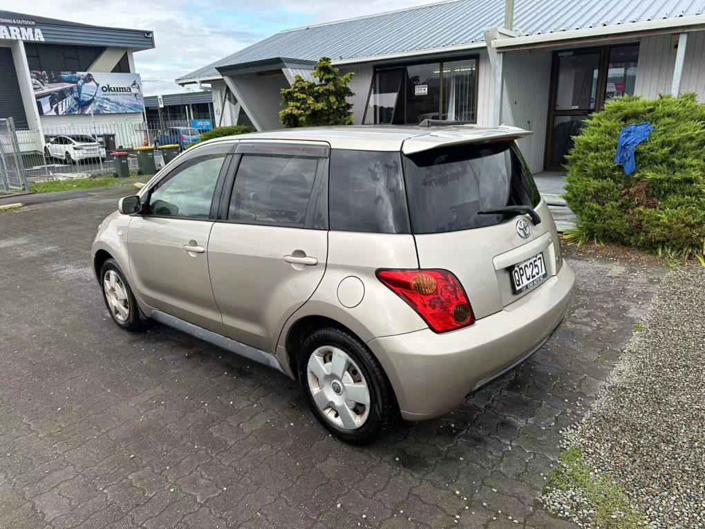 2003 TOYOTA IST